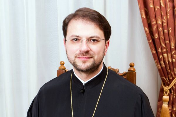 De ce a fost condamnat preotul Florin Parasca la plata unor daune morale. ”Preotul nu este un simplu birocrat sacru”