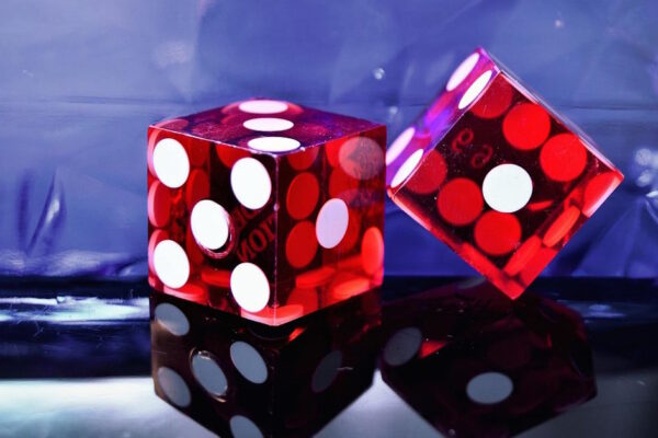 Hai noroc: Merită să joci online în 2024?