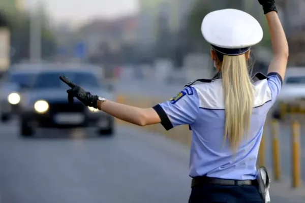 Polițistă din Turda felicitată de Ambasada Japoniei. Ce a făcut un tânăr om al legii ca să merite aceste laude