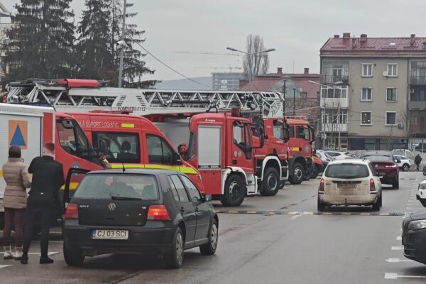 Pensionarea șefului de la pompieri îi enervează pe clujeni