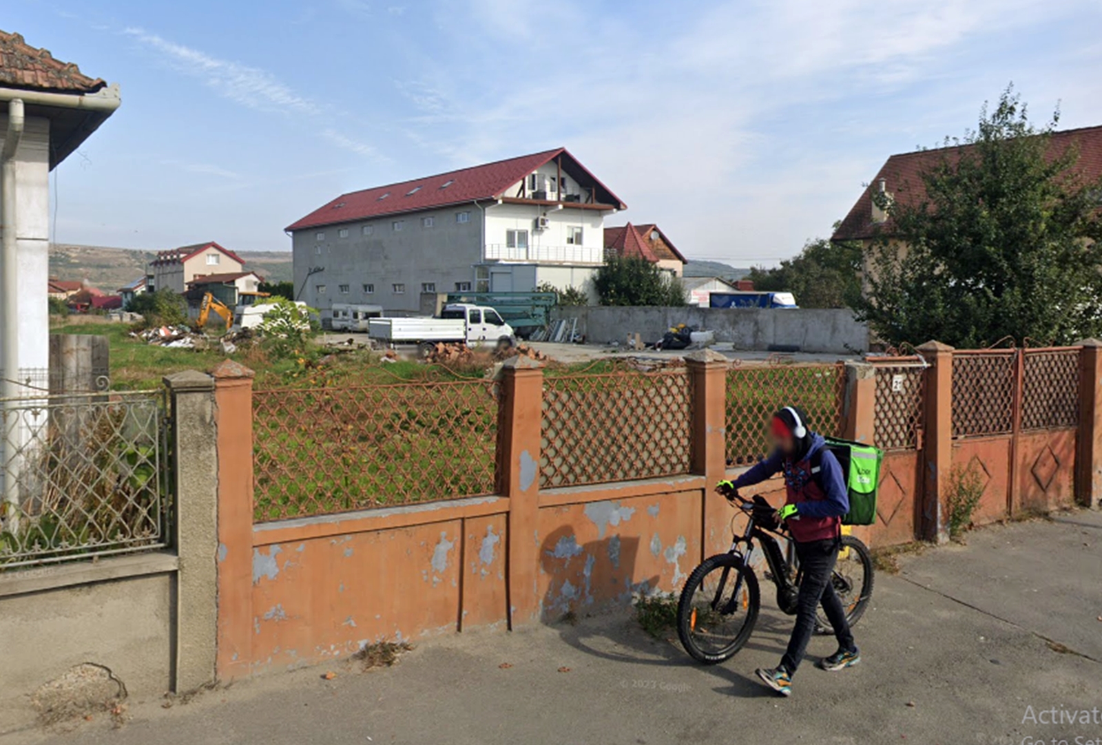 În Someșeni, Cluj, se construiește încă un bloc între case