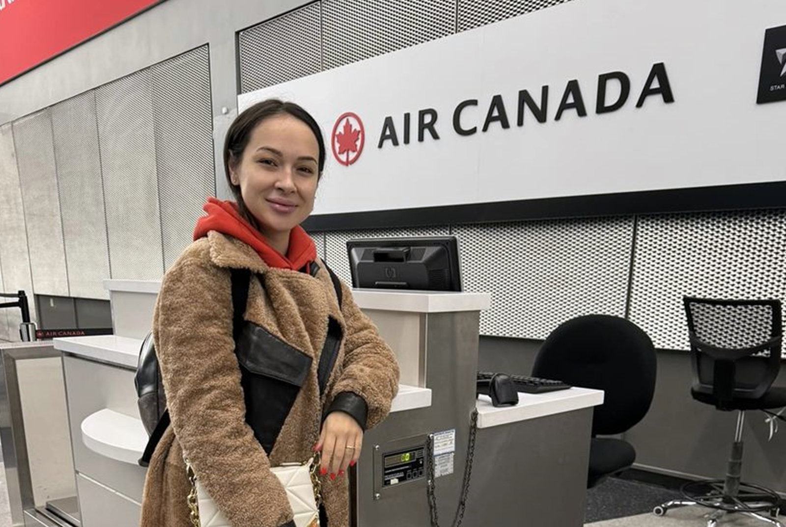 Vlăduța Lupău la plecare din Canada.