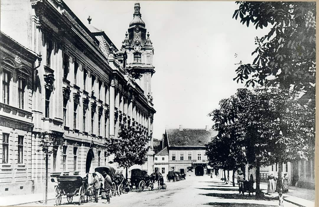 Strada Petru Maior si cladirea primariei in 1910