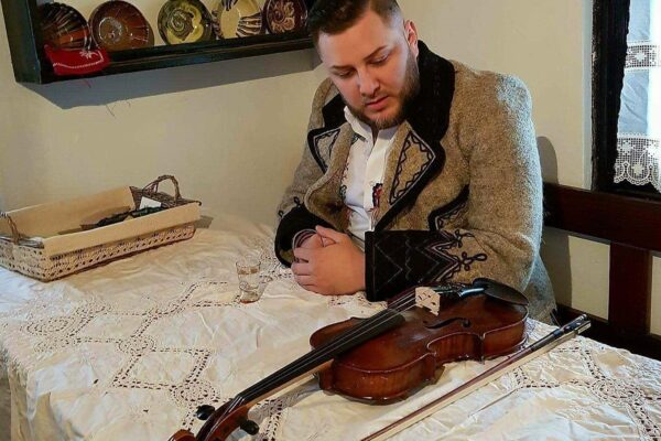 A murit violonistul Gabi Stângău. În cursul dimineții a cântat cu Andra