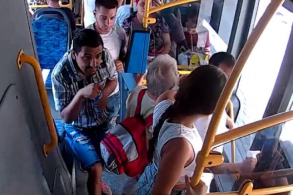 Hoții de buzunare din autobuze, în vizorul polițiștilor