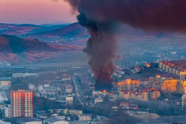 Incendiu la un depozit de pe Calea Baciului