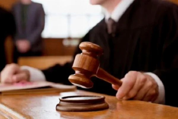 Justiție la Sfântul Așteaptă. La Judecătoria Cluj Napoca lucrurile au scăpat de sub control