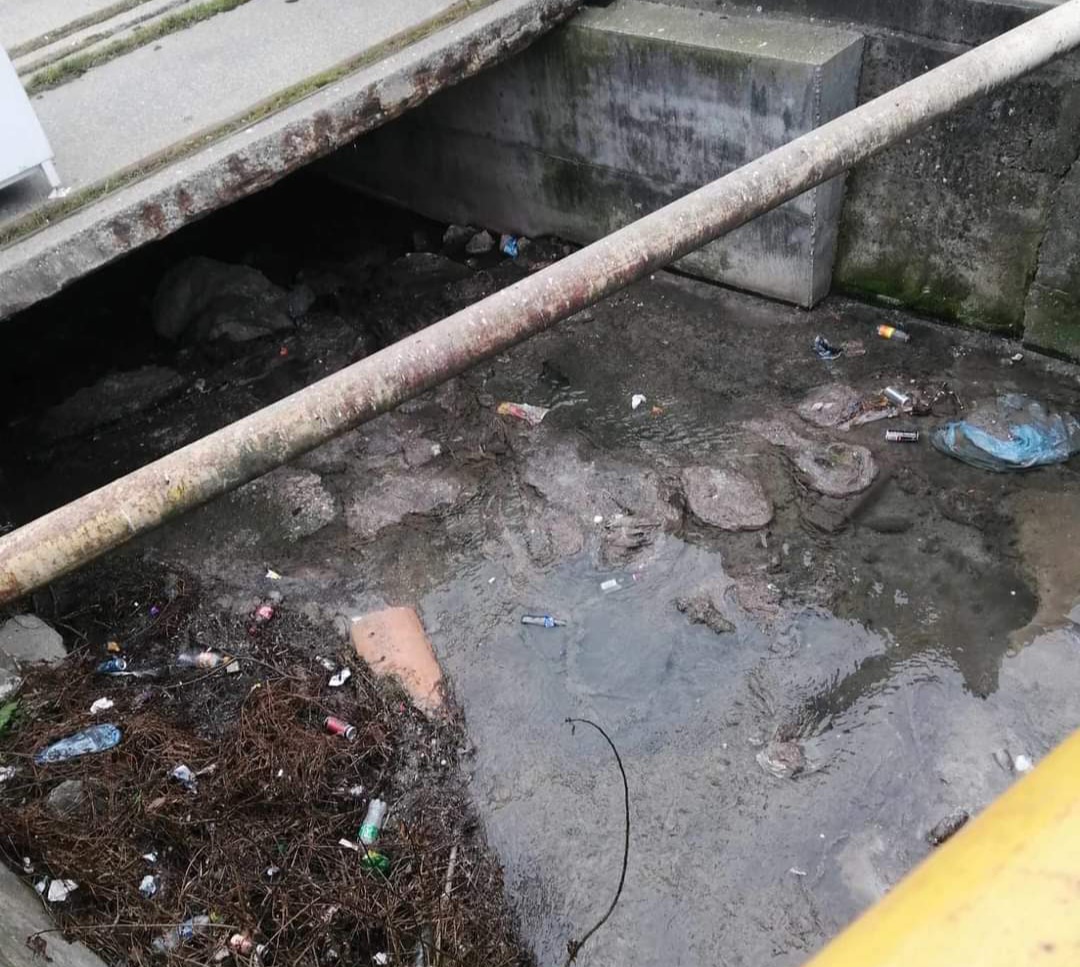 Canal mizerabil langa Primaria Floresti