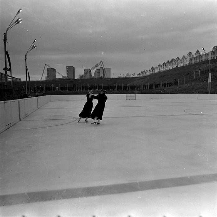 Fostul patinoar de la Fabrica de Gheață, strada Soporului. 1972. Demonstratie de patinaj clasic la inaugurare