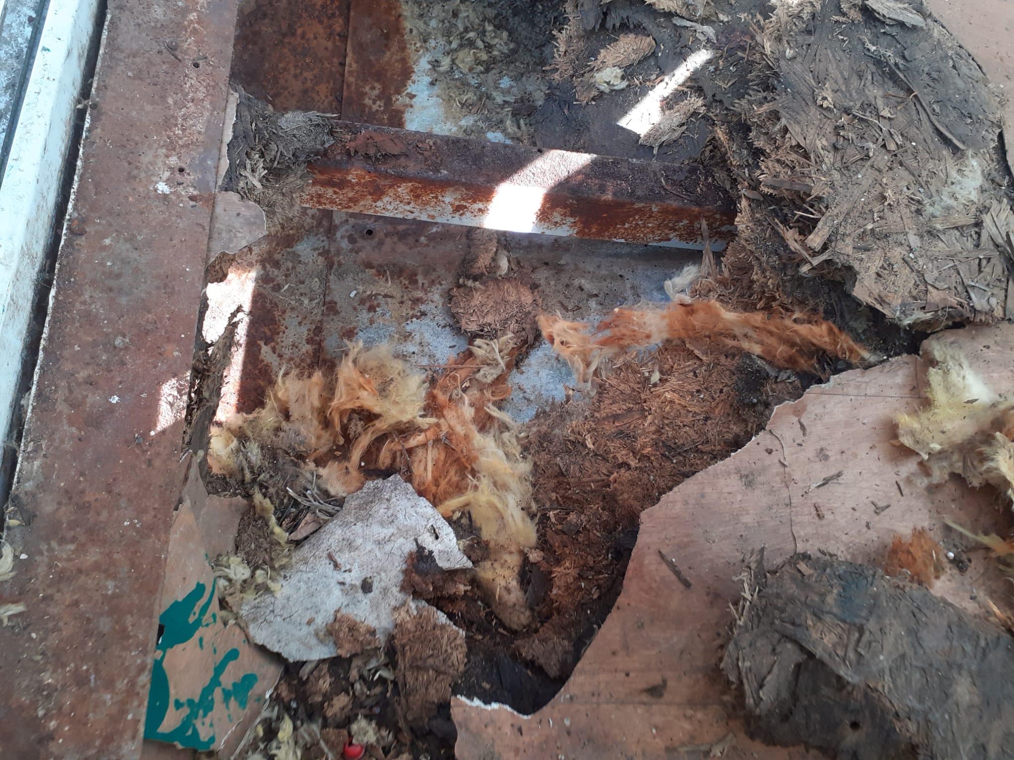 Condiții de lumea a treia pentru oamenii care asigură paza Barajului Tarnița