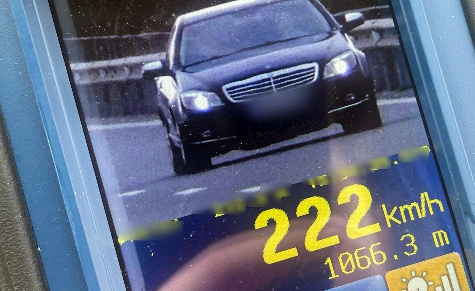 Prins cu 222 km la oră
