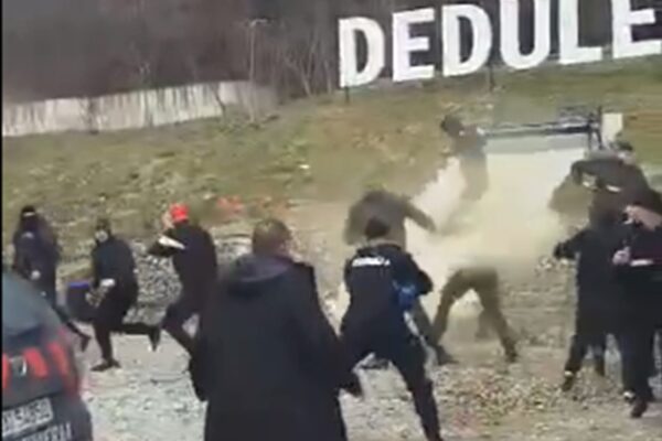 Asaltul de la Dedulești. Cum s-au luptat suporterii lui U Cluj cu jandarmii din Argeș