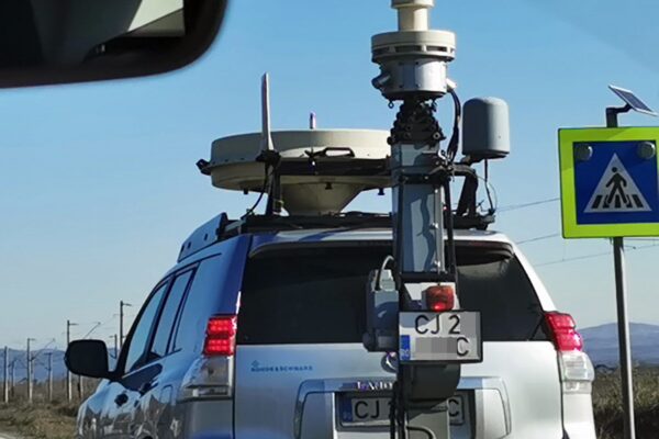 Cum sunt căutate comunicațiile ilegale în România. Mașină specială surprinsă la Jucu, Cluj