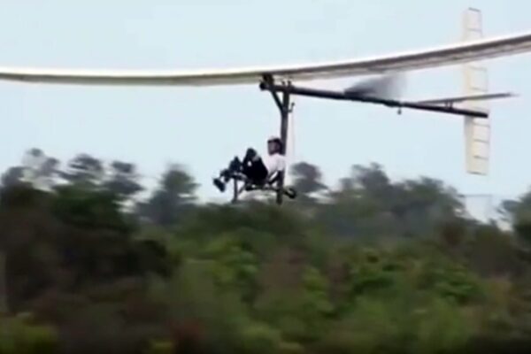 A fost inventată bicicleta avion. A trecut cu bine de primele teste