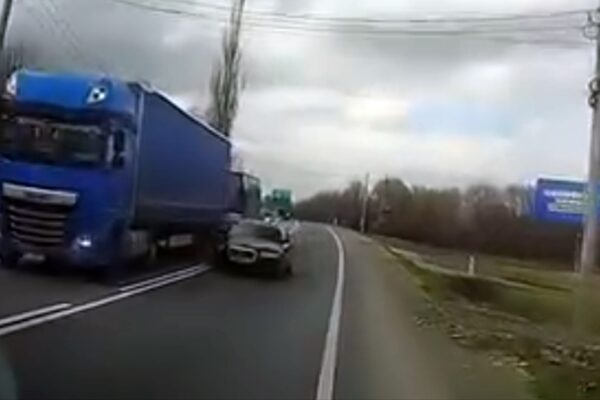 Depășire criminală pe DN 1, la Căpuș. În zonă avusese loc și un grav accident de circulație