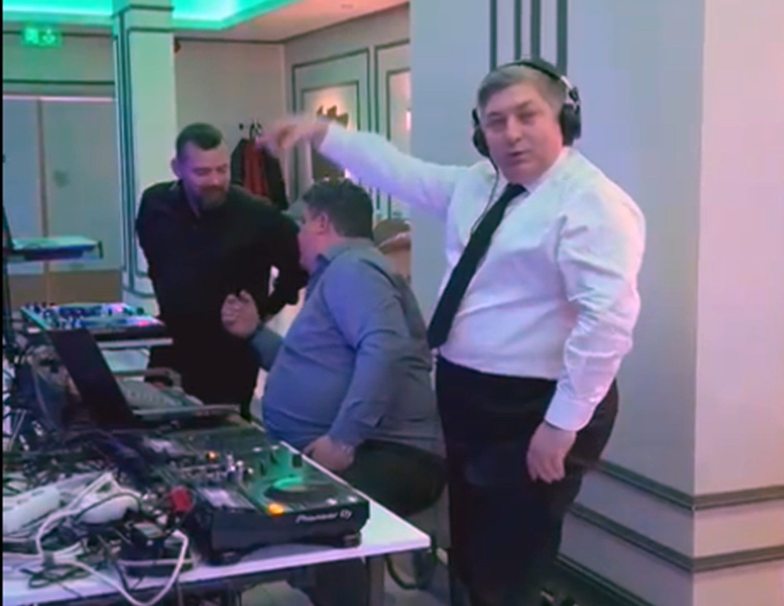 Alin Tișe, cunoscut și sub numele de DJ Tișe