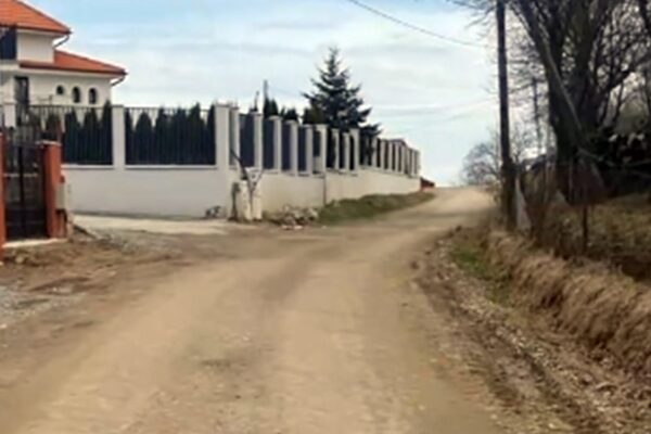 Comuna Feleacu are drumuri din Evul Mediu. Case de sute de mii de euro cu noroi la poartă