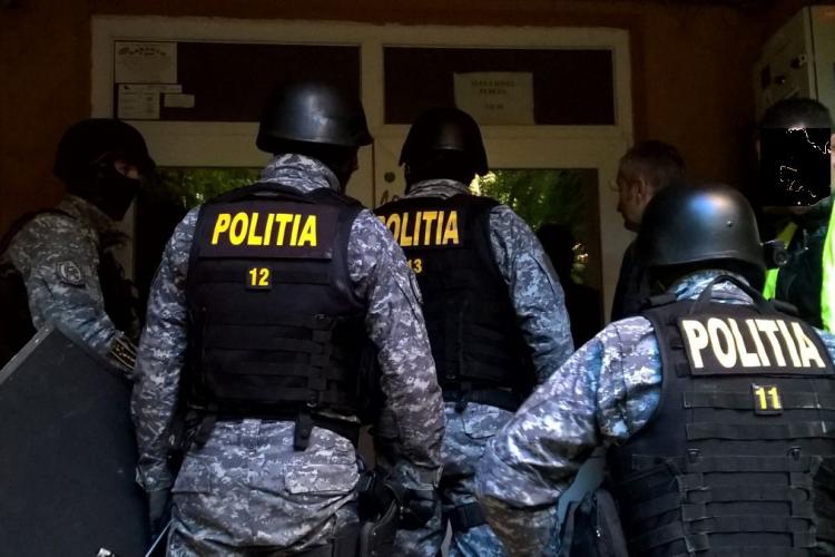 Percheziții la legionari