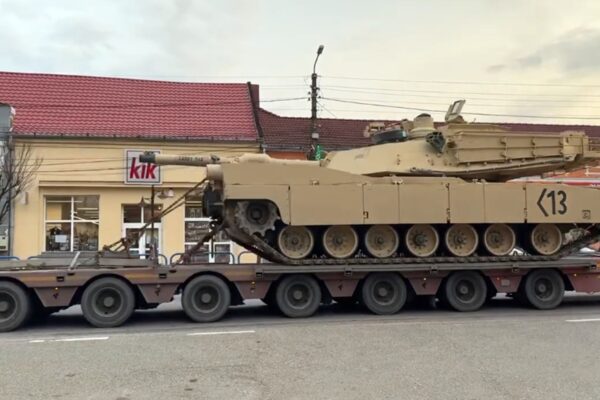 Un convoi de tancuri americane a tranzitat Clujul