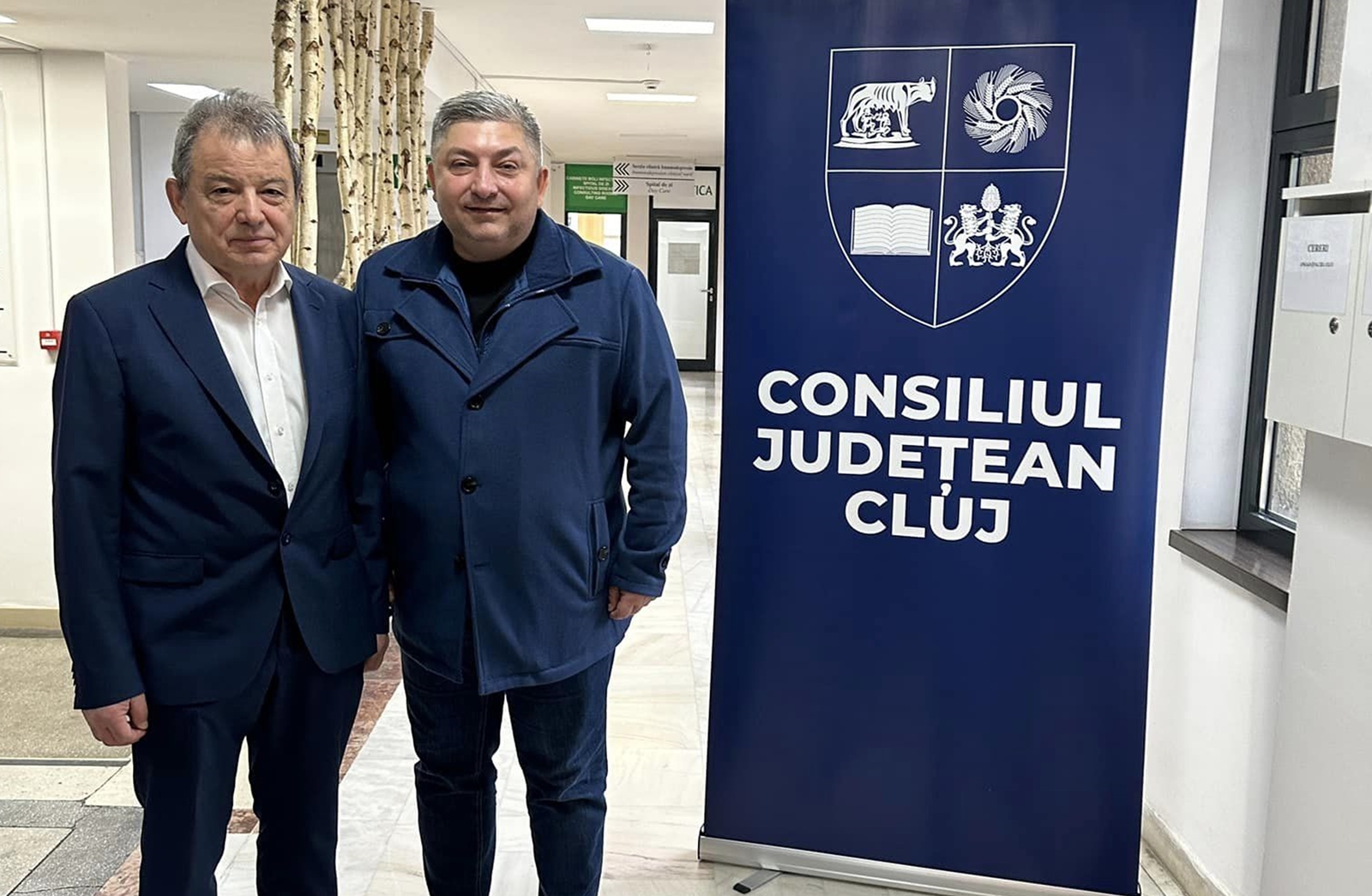 Ioan Mureșan în stânga imaginii. În dreapta este Alin Tișe.