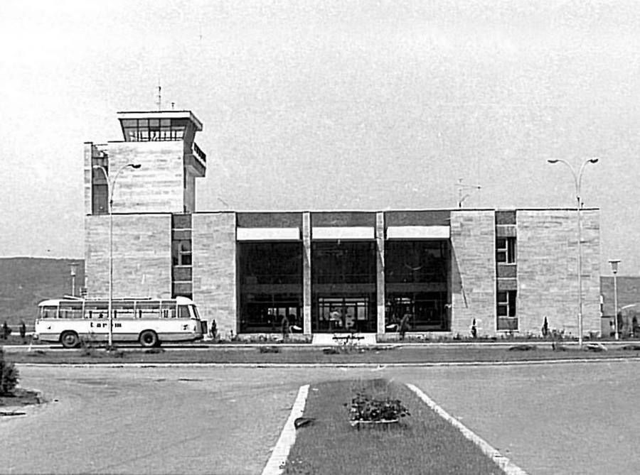 Noua clădire a aeroportului in 1960