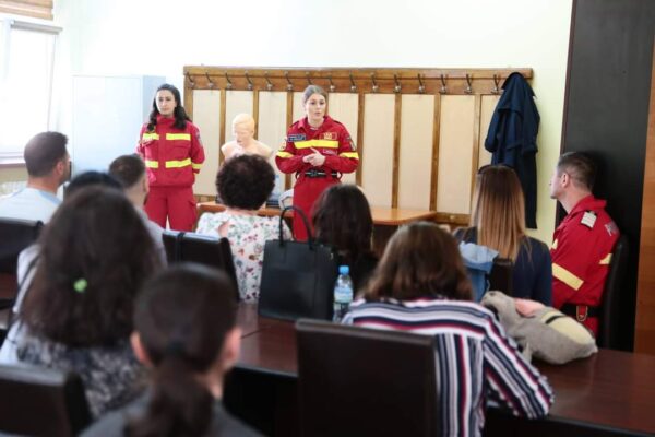 Pompierii au făcut instrucție cu profesorii clujeni