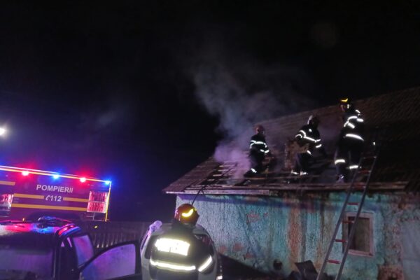 Incendiu la o casă din Dej