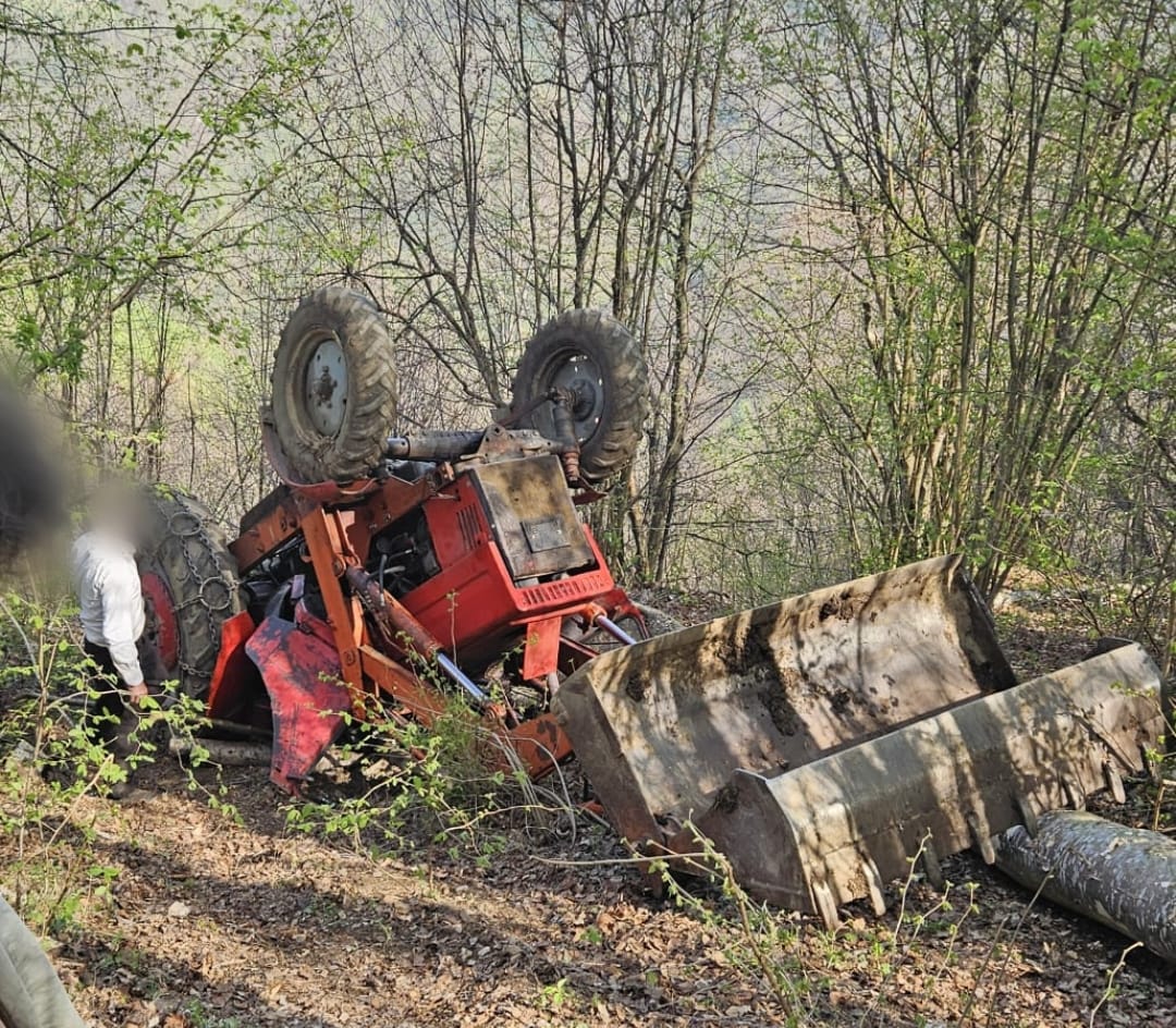 Bărbat strivit de tractor lângă Mărișel