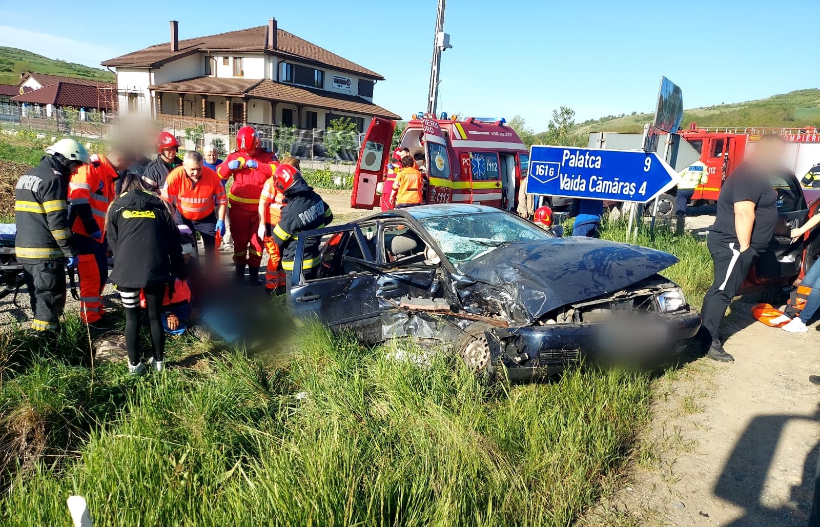 Patru persoane rănite grav în urma unui accident de circulație în Cluj