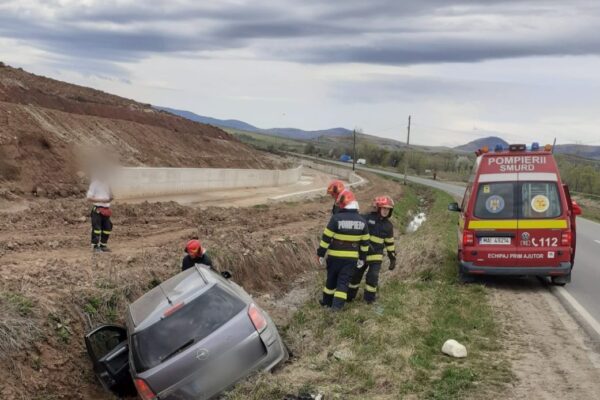 Accident grav la ieșire din Huedin. Trei persoane au ajuns la spital