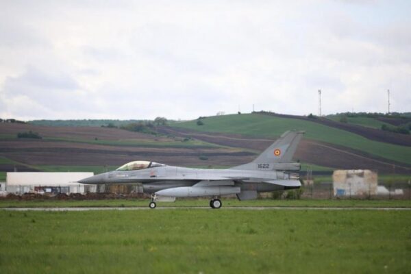 Trei avioane F16 Falcon au ajuns la Baza 71 Aeriană Câmpia Turzii