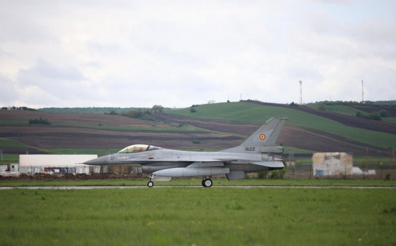 Trei avioane F16 Falcon au ajuns la Baza 71 Aeriană Câmpia Turzii