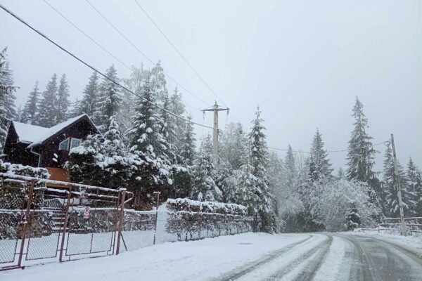 Iarnă în toată regula la Băișoara, la final de aprilie