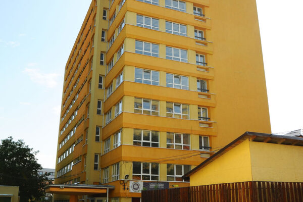 UBB dotează căminele cu panouri fotovoltaice