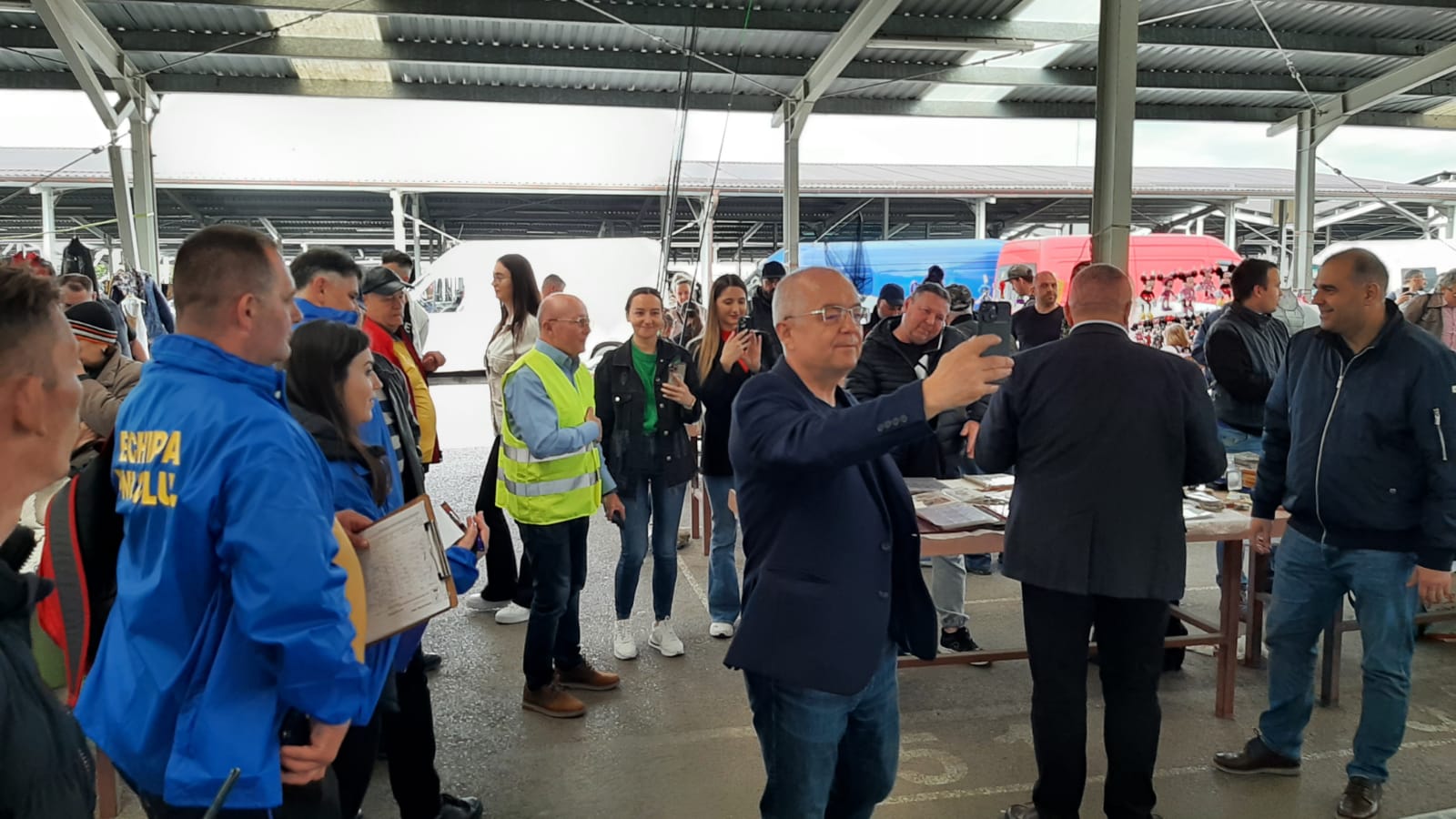 Politicienii clujeni descoperă Oserul în campanie. Foto Gabor Istvan-Gabor