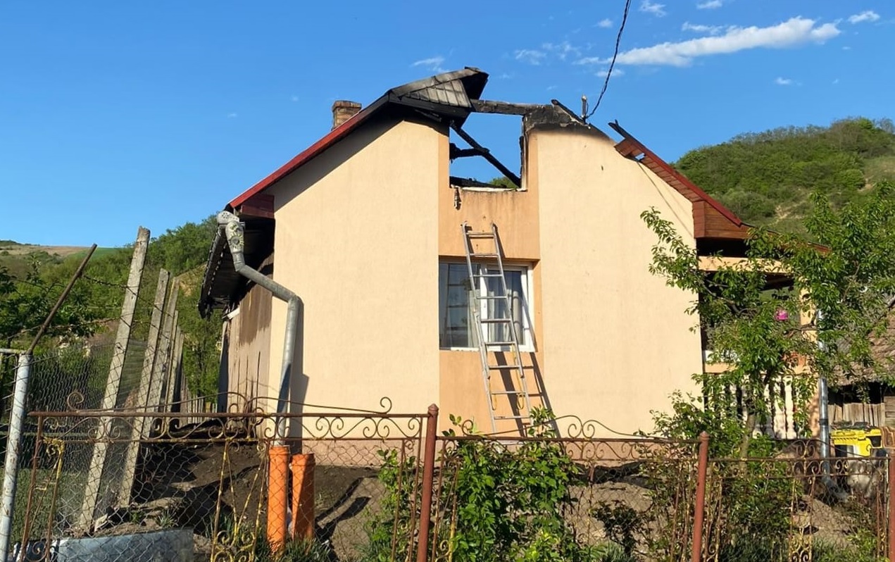 Incendiu la o casă din Cătina