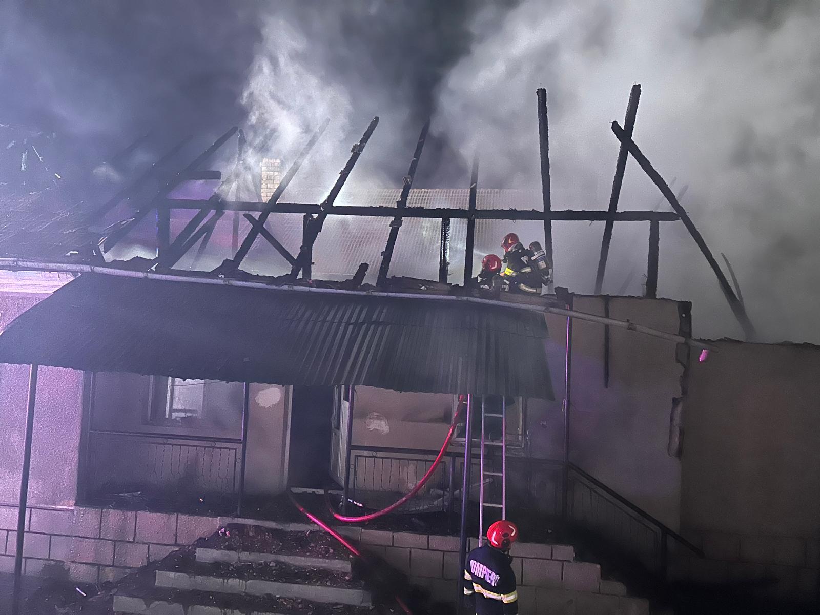 INCENDIU puternic în comuna clujeană Gilău