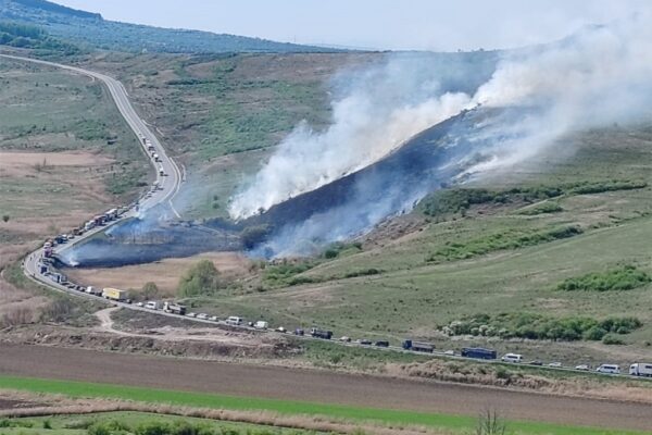 Incendiu puternic de stufăriș lângă centura Vâlcele-Apahida