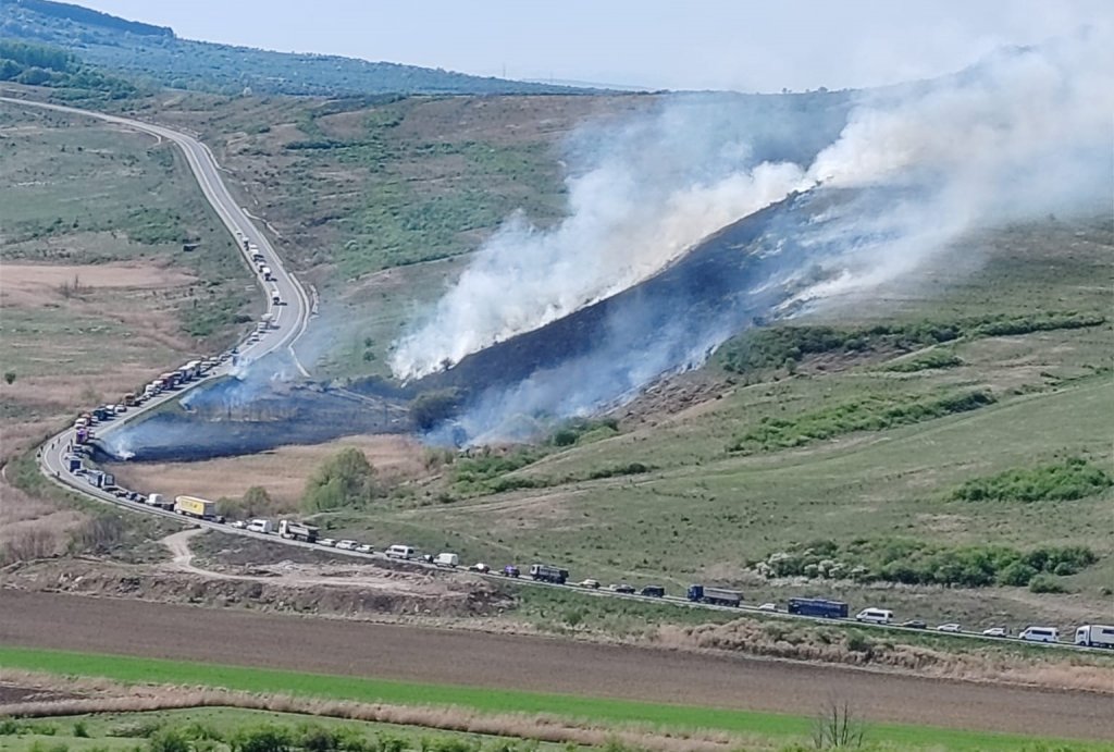 Incendiu puternic de stufăriș lângă centura