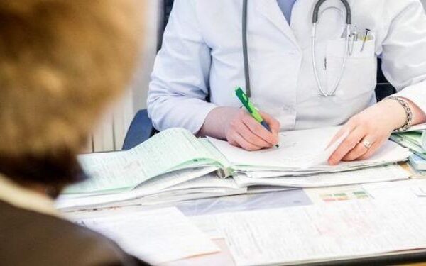 Medic clujean amendat după ce a eliberat un concediu medical