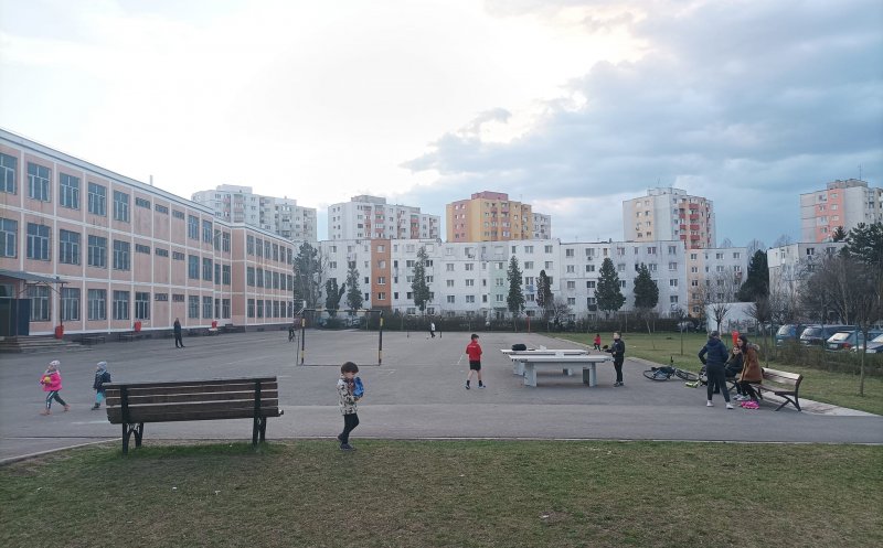 Boc anunță deschiderea curților școlilor pentru sport