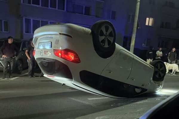 Accident în cartierul Grigorescu. A reușit să se răstoarne cu mașina pe o stradă aglomerată