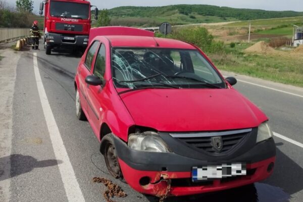 ACCIDENT cu un autoturism la Sânpaul. Pompierii au intervenit