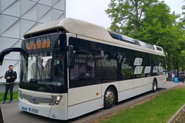 Cum arată primul autobuz cu hidrogen care circulă în România. Este testat la Cluj