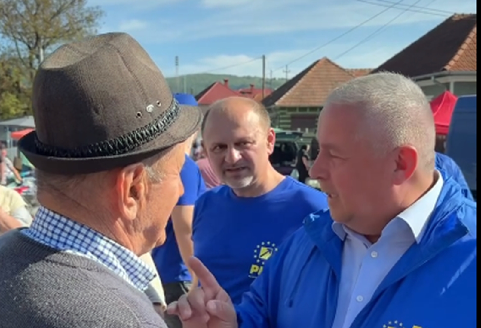 Primarul Boca și președintele PNL Cluj, Daniel Buda, în campanie electorală.