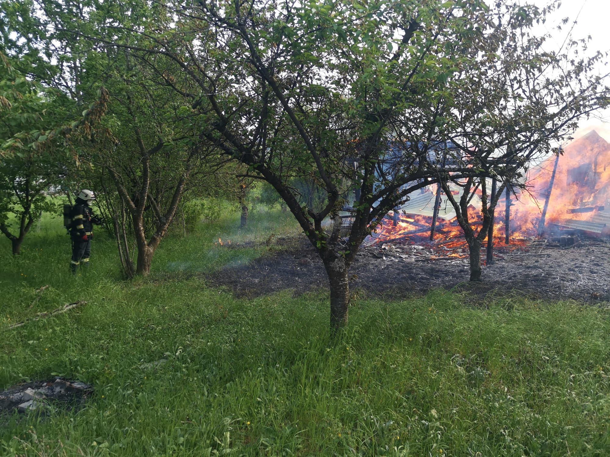 INCENDIU la o cabană de lemn din Dâmbu Rotund