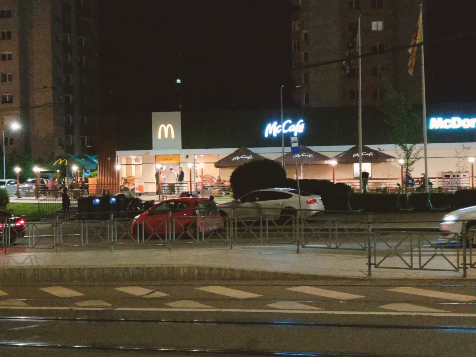 McDonalds din Manastur luat cu asalt de mii de clujeni