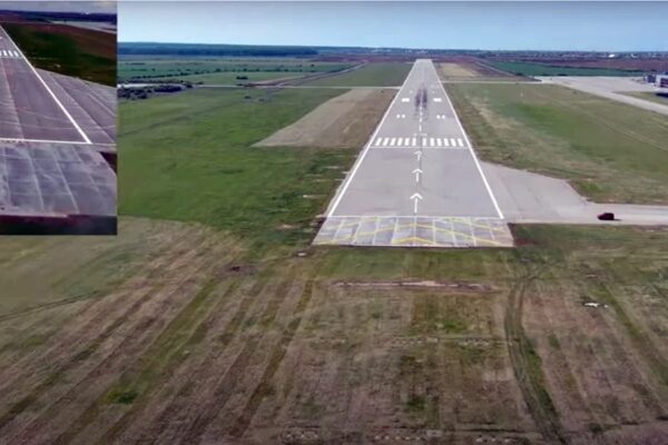 Oradea bate Clujul la toate capitolele. Pista aeroportului din Oradea, extinsă la 2.500 de metri