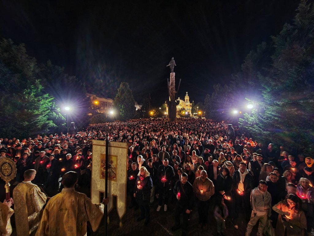 Mii de clujeni la slujba de Înviere de la Catedrala Mitropolitană