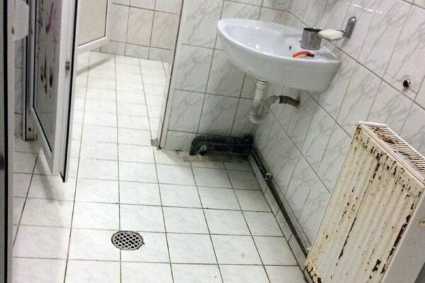 Imagini de groază la un Centru de Plasament din Cluj Napoca. 12 copii trăiesc în condiții inumane